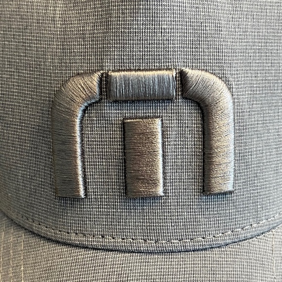 Travis Mathew Logo Gray Snapback Golf Cap Hat - Picture 2 of 4